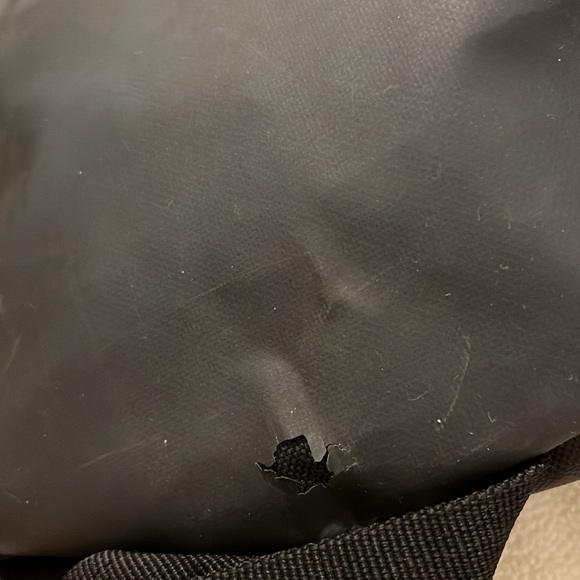 Bench black backpack with yellow waterproof cover built in - Picture 11 of 12